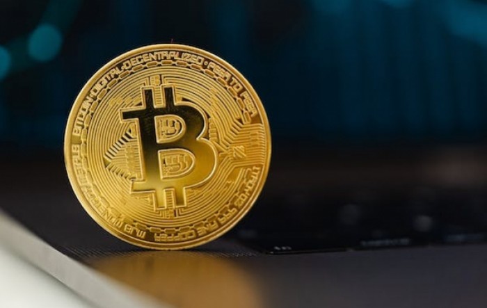 Bitcoin katapultiran iznad 56.000 dolara