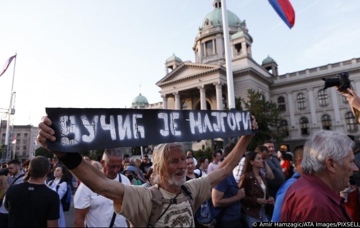 AP: Demonstranti na ulicama Beograda, Vučić ne čuje pozive da se povuče