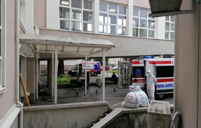 U Srbiji sedmero preminulih, zaražene 802 osobe