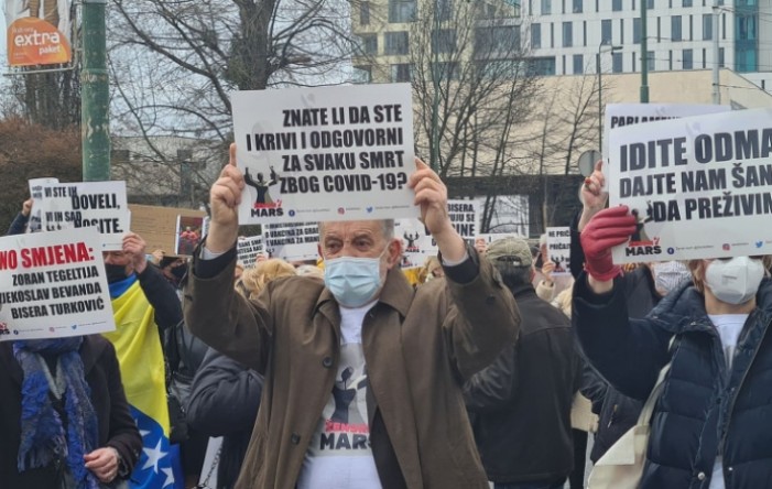 Sarajevo: Ponovo prosvjedi protiv vlasti zbog lošeg upravljanja zdravstvenom krizom