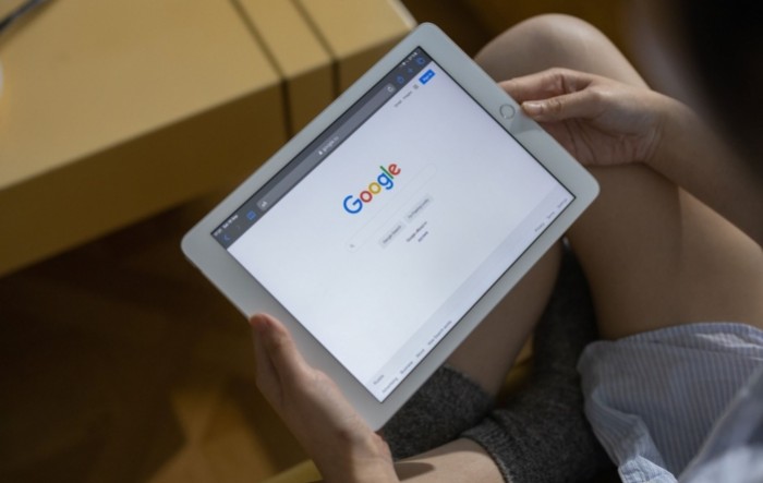 Alphabet: Brine novčani tok, dionice potonule 10%