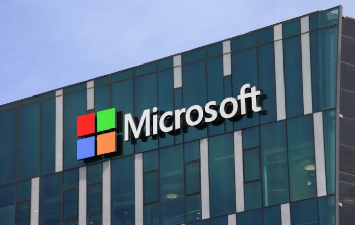 Microsoft će novinare zamijeniti umjetnom inteligencijom