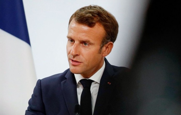 Macron: Francuska jača domaću proizvodnju maski i respiratora