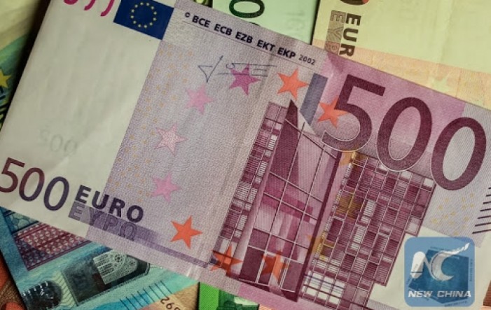 Euro i funta pod pritiskom zbog širenja novog soja koronavirusa
