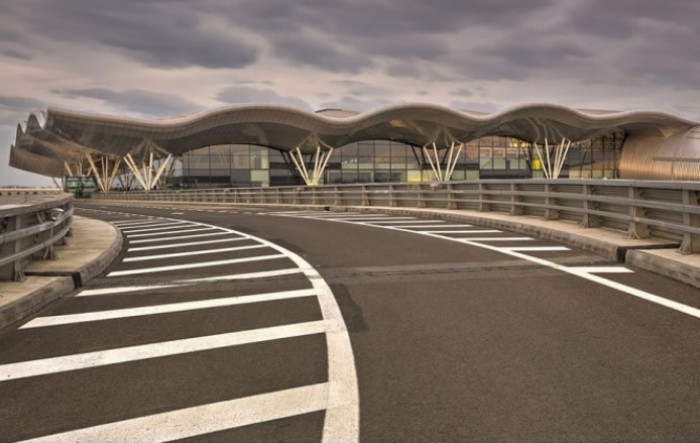 Zagrebačka zračna luka zatvorena za promet: Mali avion proklizao na pisti