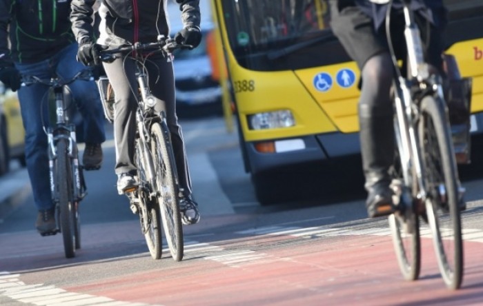 Deloitte: Gradovi sve više šire prostor za bicikliste i pješake