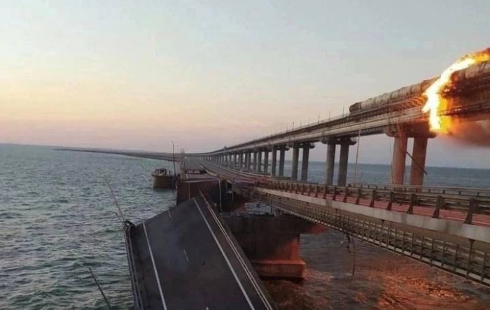 Kamion bomba djelomično srušio Krimski most, Ukrajinci najavljuju daljnje akcije