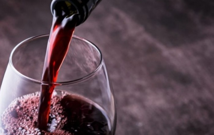 Pandemija bi mogla prepoloviti prihode od prodaje vina u Europi