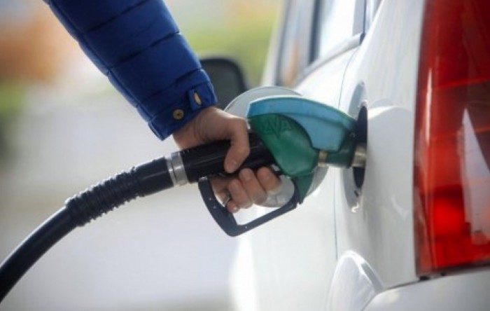 Benzin u prosjeku jeftiniji 22 lipe po litri, dizel 28 lipa