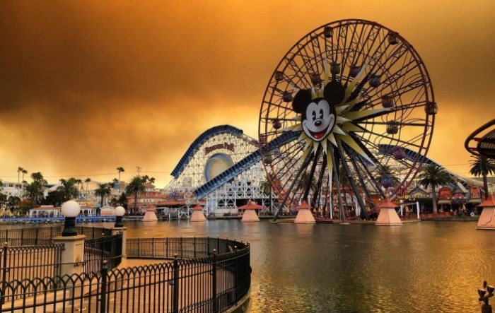 Kalifornija ublažava mjere i otvara Disneyland