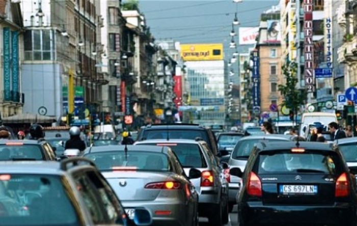 Potražnja za automobilima u Europi prepolovljena u ožujku