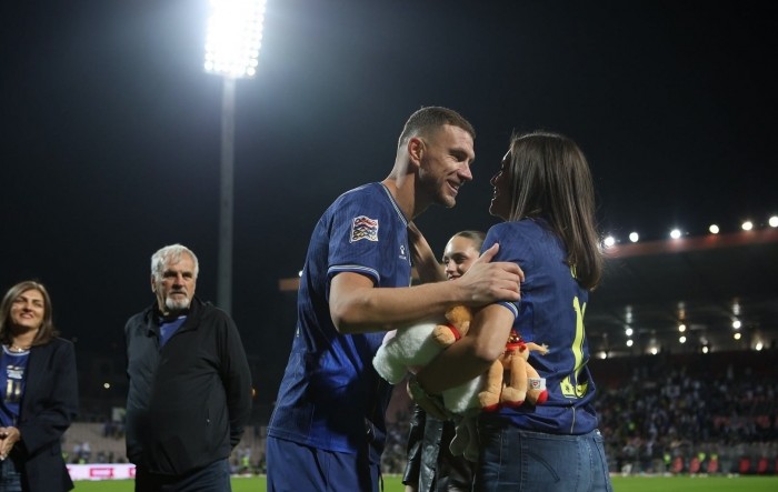 Džeko se oprostio od reprezentacije BiH, potekle i suze