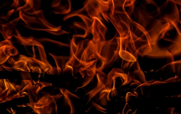 Zapaljenje drvenog zida iza pečenjare uzrok požara kod Pleternice