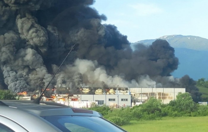 Veliki požar u tvornici u Bihaću