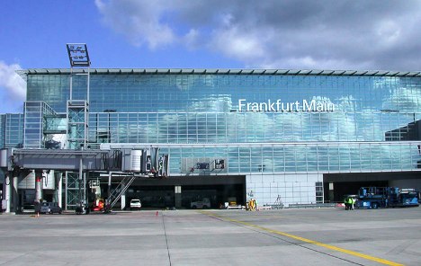 Frankfurt: Čak 500 otkazanih letova zbog snijega