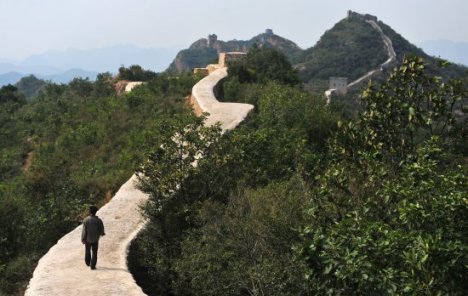Kina obustavila javni prijevoz, zatvorila hramove i dio Kineskog zida, 26 umrlih