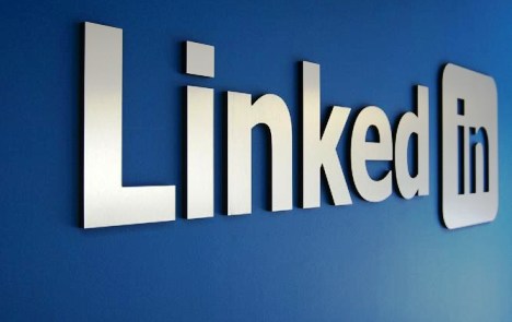 Restrukturiranje LinkedIna, Weiner odlazi