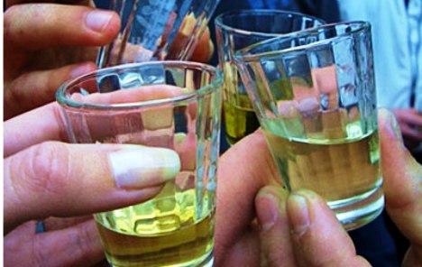 Istraživanje: Hrvati od žestokih pića najviše piju rakiju